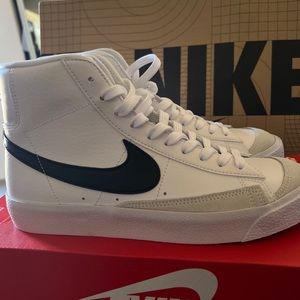 Nike Blazer Mid 77 (gs) Size 7Y